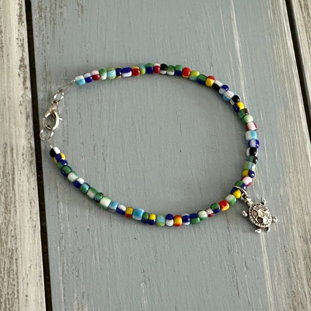 NEW Adorable Beaded Bracelet w Colorful Seed Bead & A Cute Turtle Charm